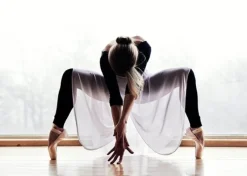 Dansebutikken Andet Til Ballet-Balletplakat med balletdanser på tå