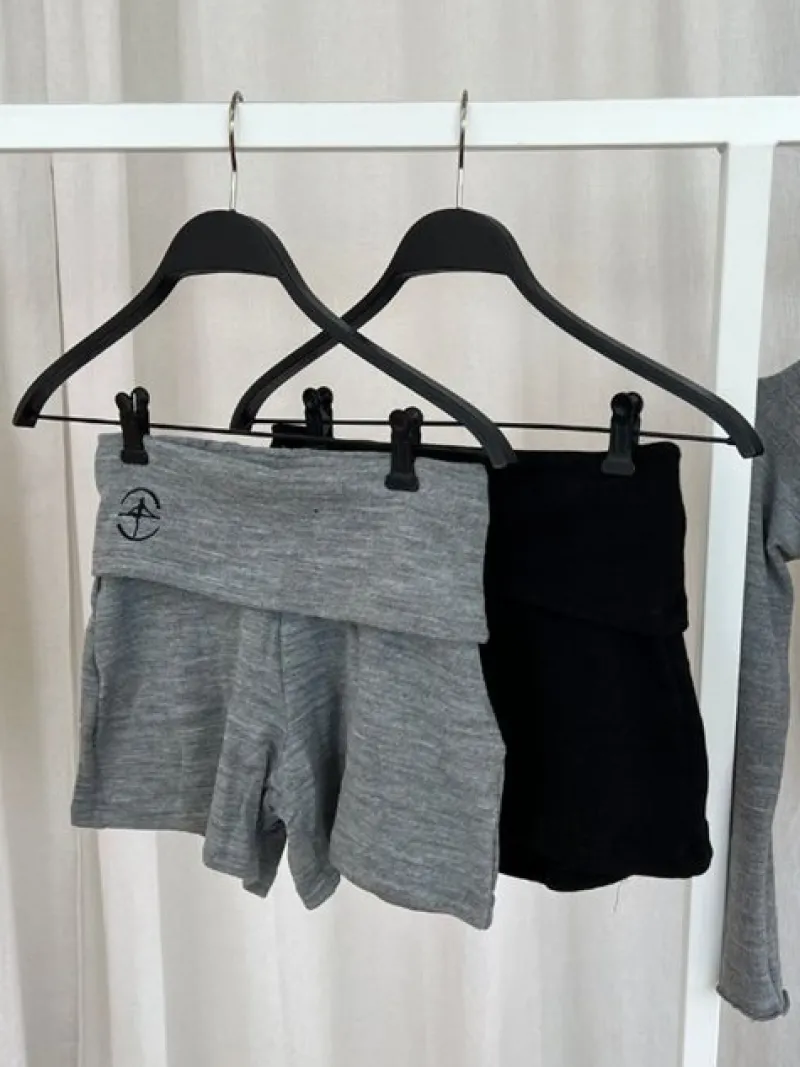 Dame Dansebutikken Ballet Strik Damer|Ballet Underdele Damer-Grå strik shorts til teen og damer Wear Moi