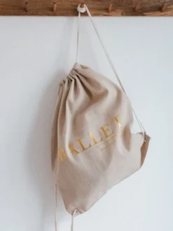 Dansebutikken Andet Til Ballet-Hør rygsæk/mulepose med guld BALLET skrift