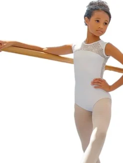 Børn Dansebutikken Balletdragter Børn-Hvid dragt m. blonde til piger fra BalletRosa