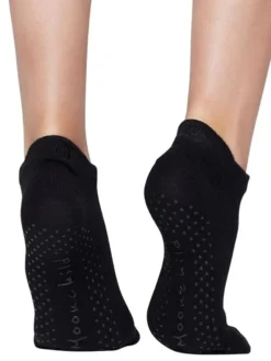 Dansebutikken Andet Til Yoga-Moonchild sorte toe socks til yoga