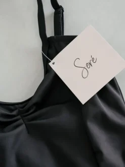 Dame Dansebutikken Dragter Damer|Balletdragter Damer-Seré sort dragt m. rynkedetaljer og justerbare stropper