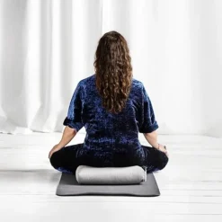 Dansebutikken Andet Til Yoga-Simple Days grå yoga meditationspude