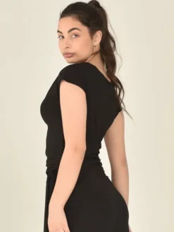 Dame Dansebutikken Danseoverdele Damer-Sort bluse med vandfalds hals og korte ærmer Danceverywear