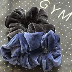 Dansebutikken Gymnastik Hårtilbehør|Hår Accessories-Sort velour hårelastik