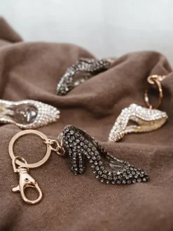 Dansebutikken Rhinsten|Dansetasker-Standard dansesko nøglering med AB rhinsten